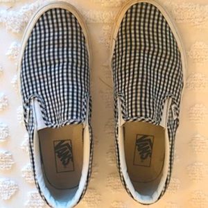 ⭐️LIMITED EDITION BLACK AND WHITE VANS⭐️